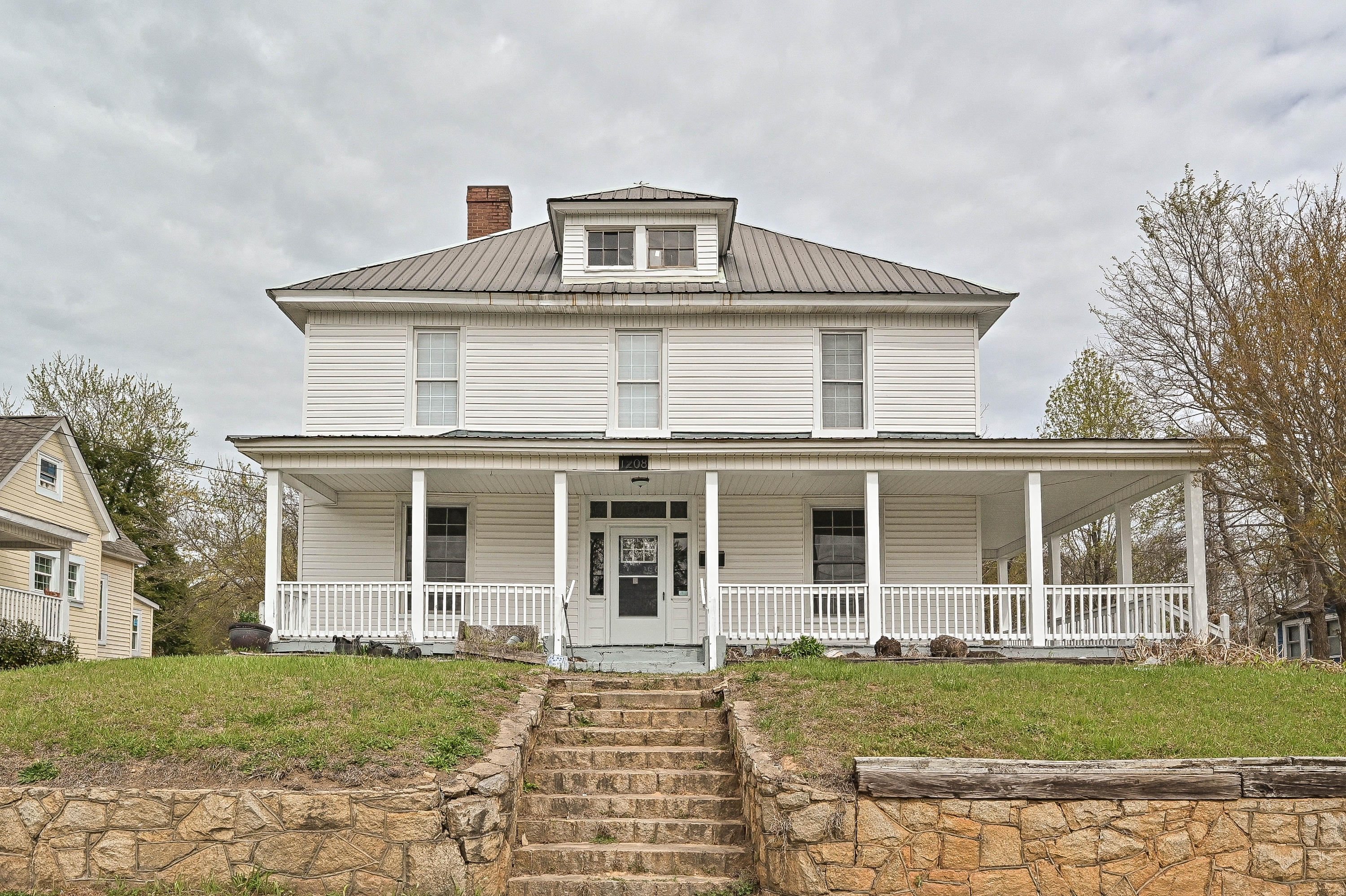 1208 Salisbury Avenue