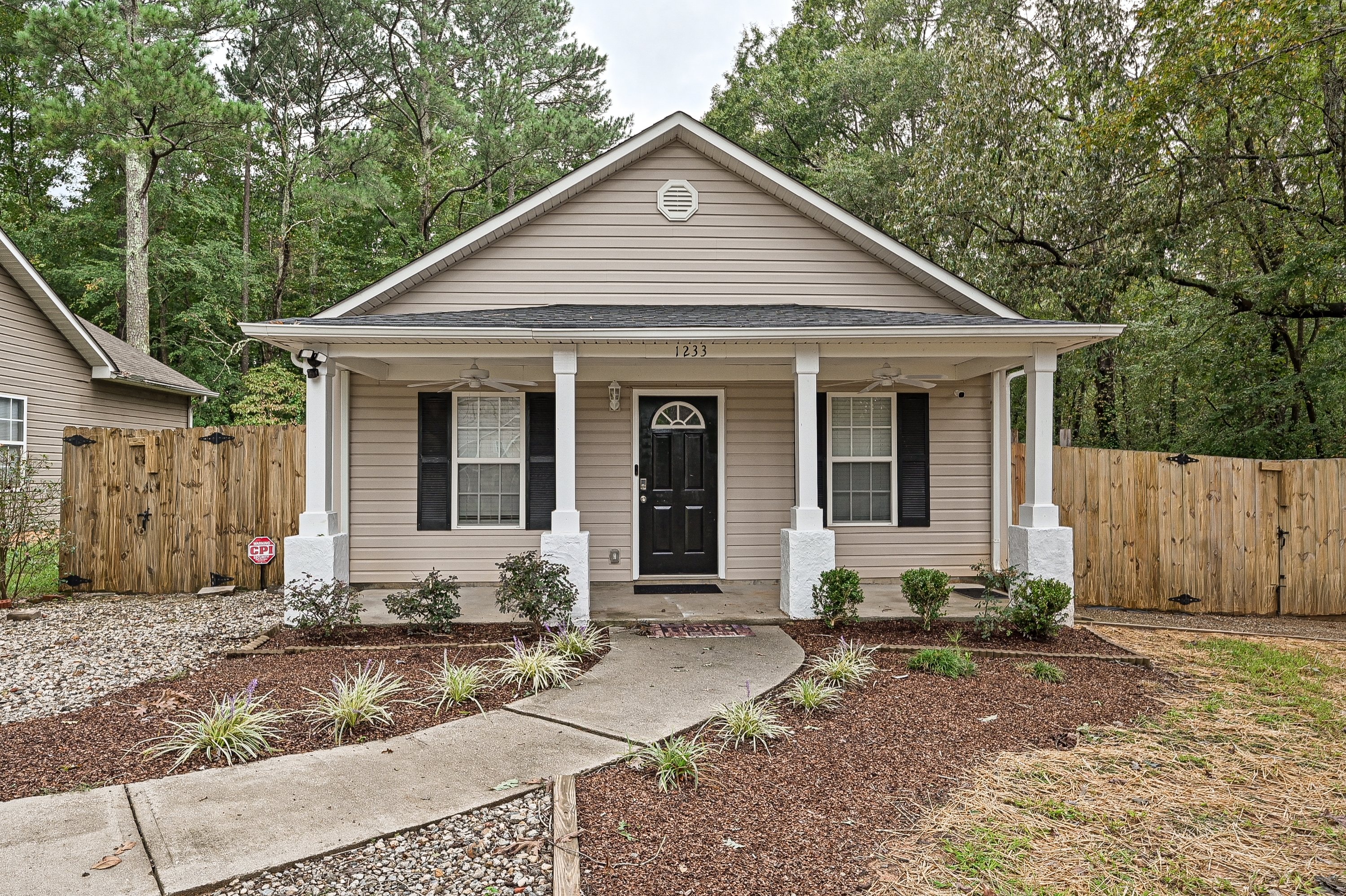 1233 Calhoun Street